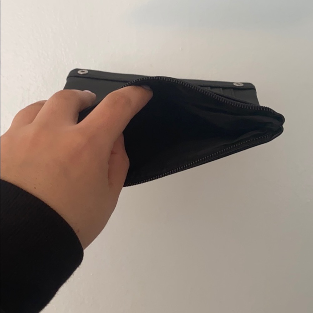Guess Wallet - Picture 4 of 4